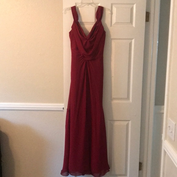 Pretty maids red maxi prom/bridesmaid dress. - Picture 2 of 6